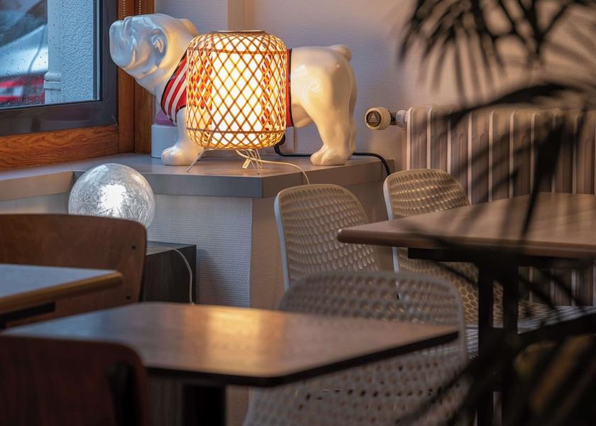 Brittany Lorient Lobby