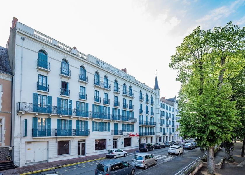 Auvergne-Rhone-Alpes Neris-les-Bains Facade