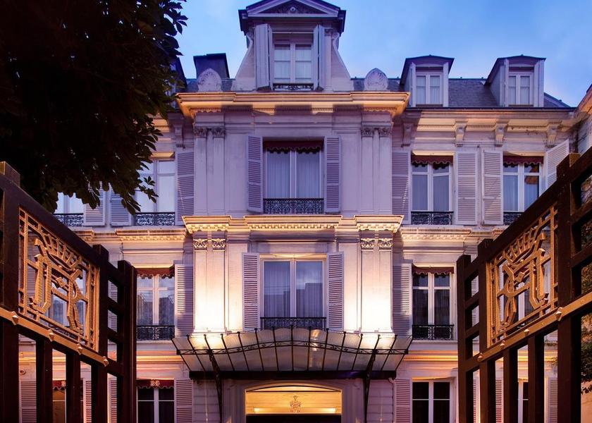 Île-de-France Paris Hotel Exterior