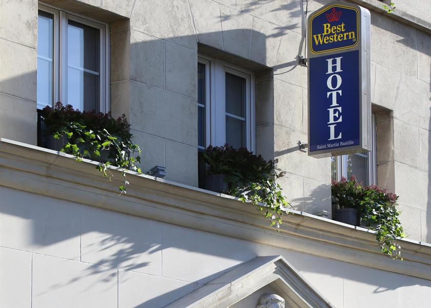 Île-de-France Paris Hotel Exterior