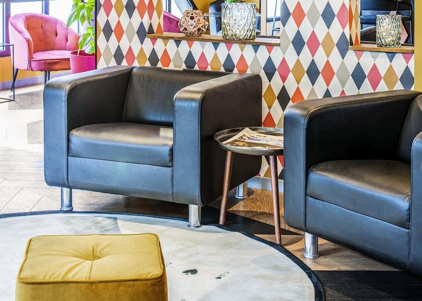 Grand Est Reims Exterior Detail