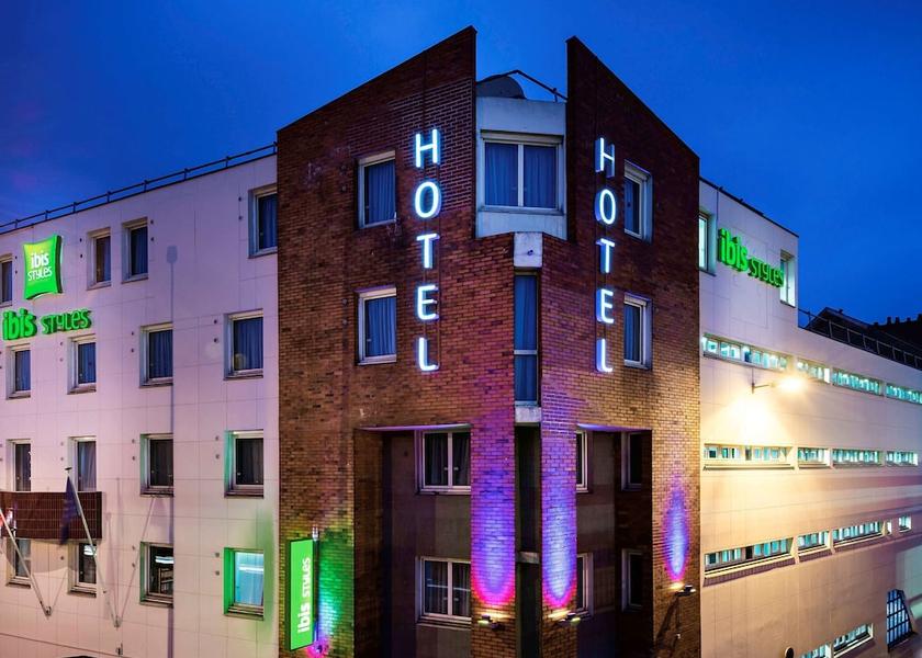 Grand Est Reims Exterior Detail