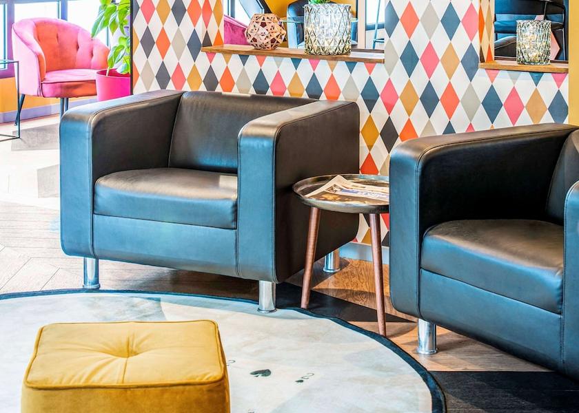 Grand Est Reims Exterior Detail