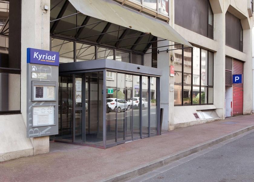 Ile-de-France Saint-Maurice Exterior Detail