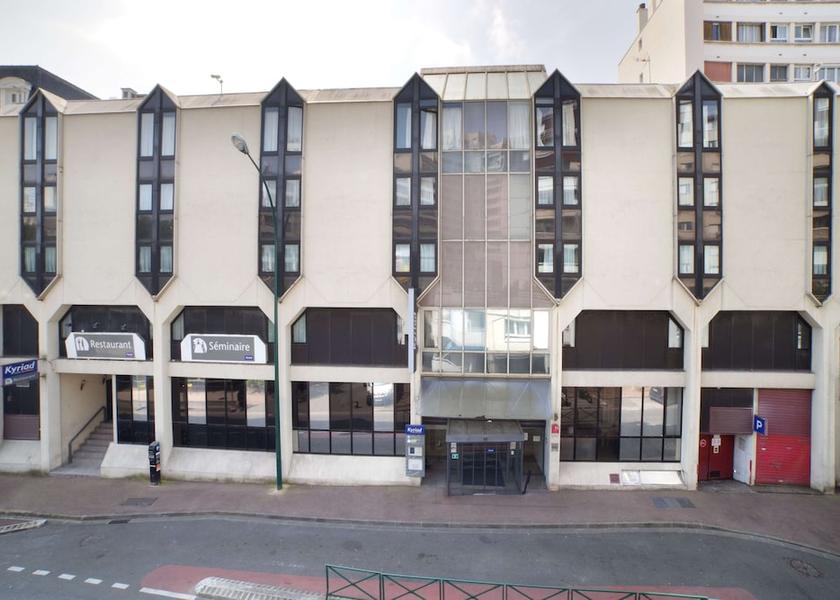 Ile-de-France Saint-Maurice Exterior Detail