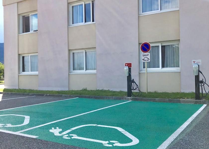 Auvergne-Rhone-Alpes Thoiry Parking