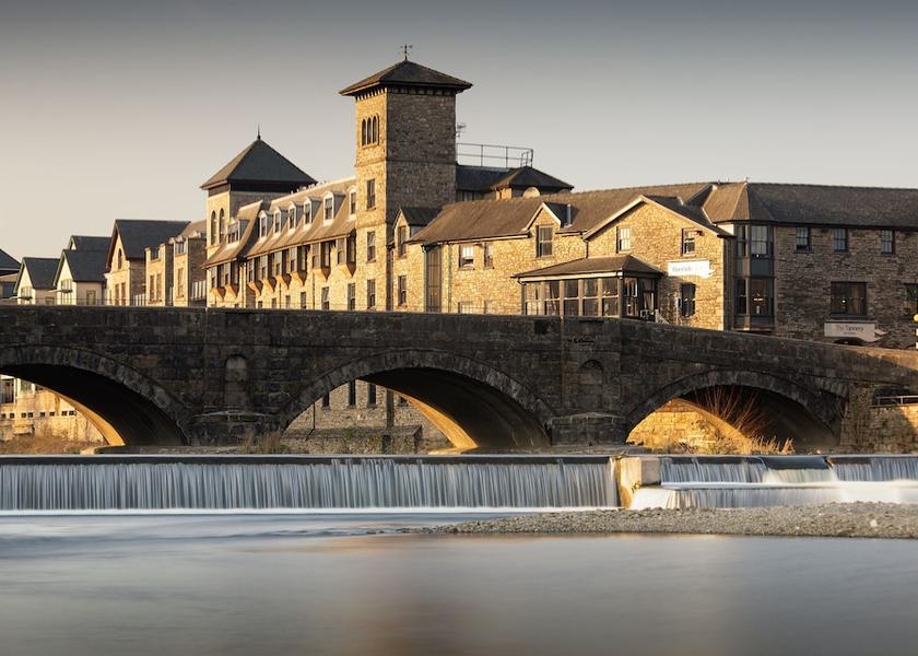 England Kendal Exterior Detail