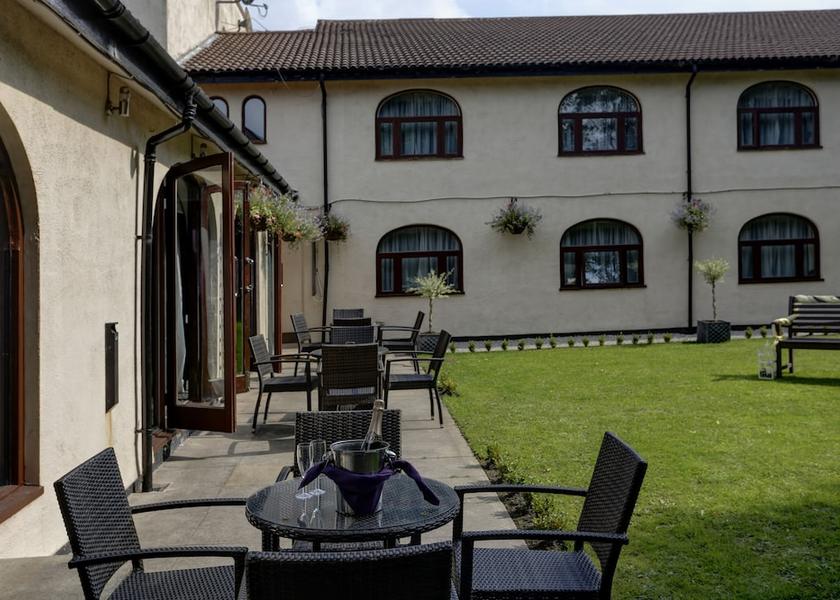 England Widnes Exterior Detail