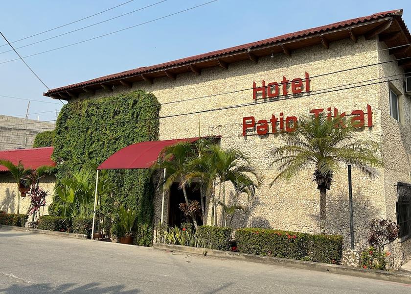 Petén Flores Front of property