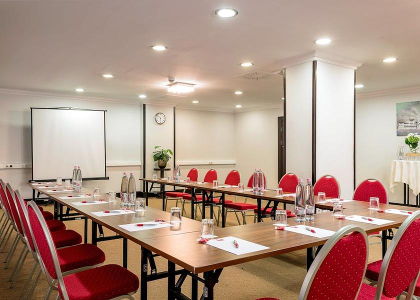  Budapest Meeting Room
