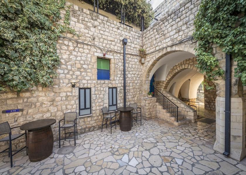  Safed Terrace