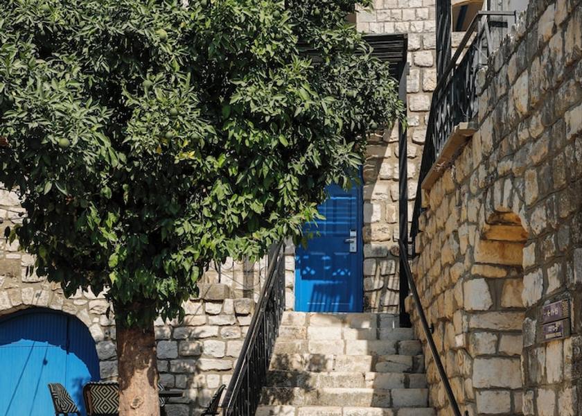  Safed Exterior Detail