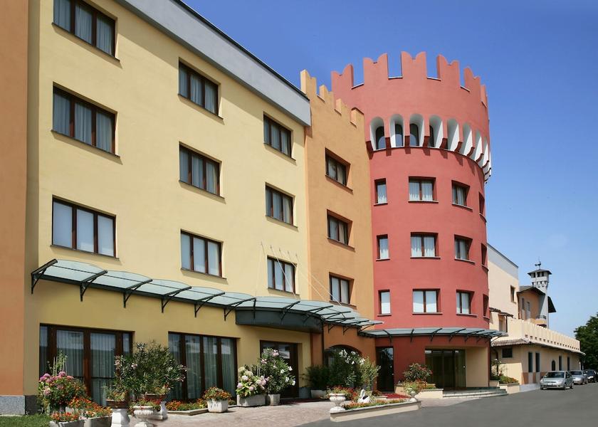 Lombardy Casarile Facade