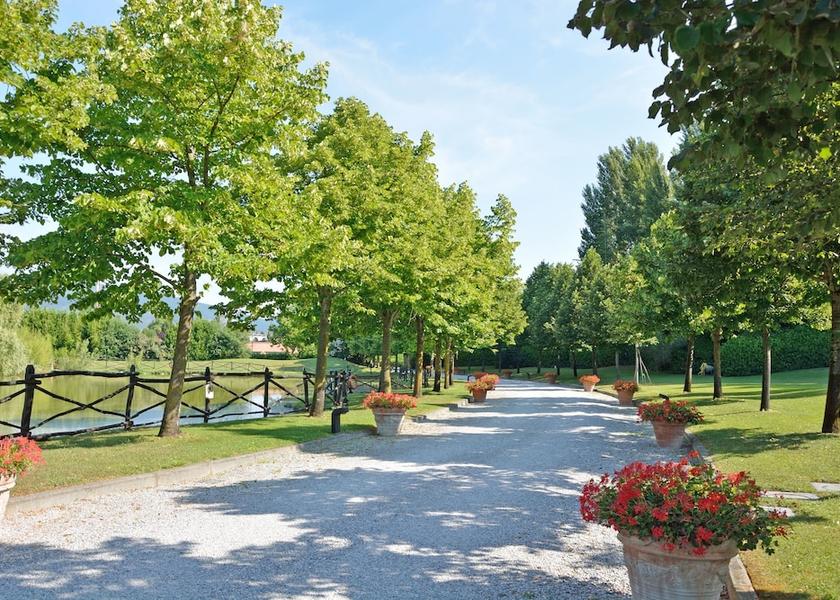 Tuscany Calcinaia Entrance