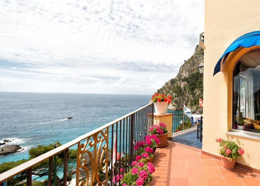 Campania Capri Exterior Detail