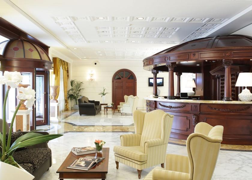 Campania San Marco Evangelista Lobby sitting area