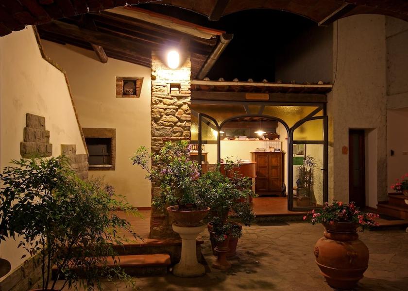 Tuscany Incisa In Val d'Arno Courtyard