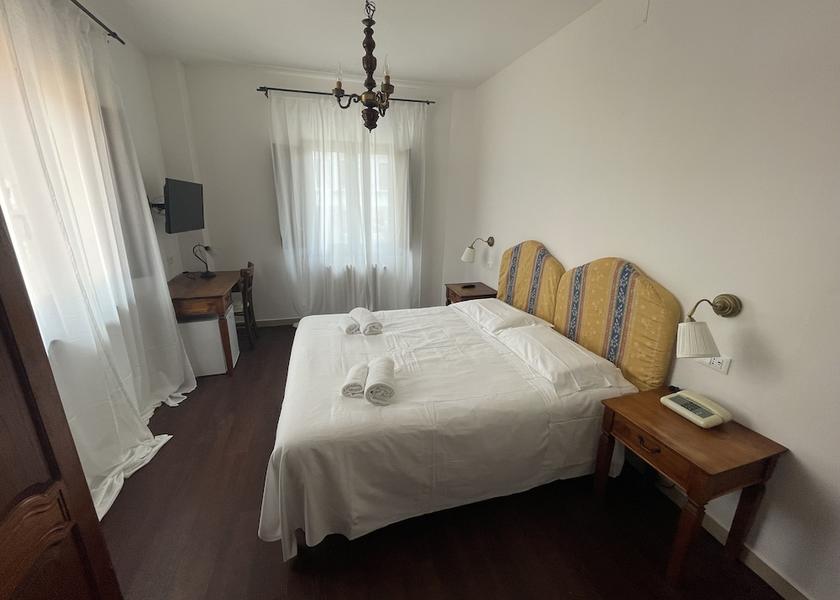 Tuscany Pisa Room