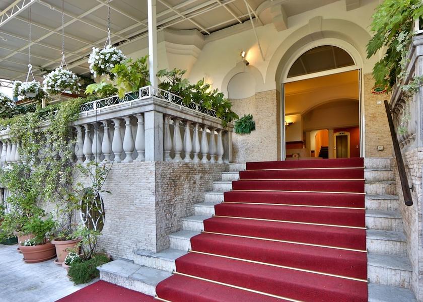 Veneto Venice Entrance