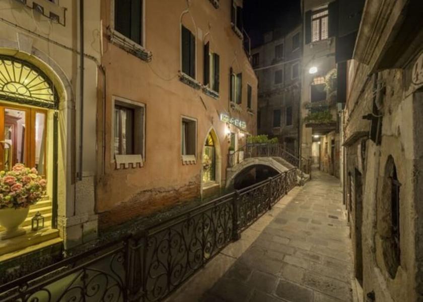 Veneto Venice Exterior detail