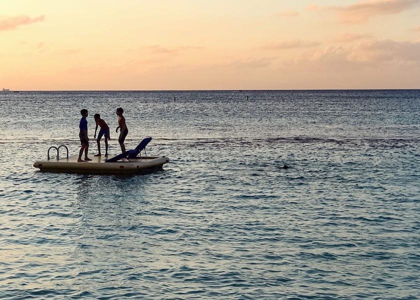  Seven Mile Beach Sundeck