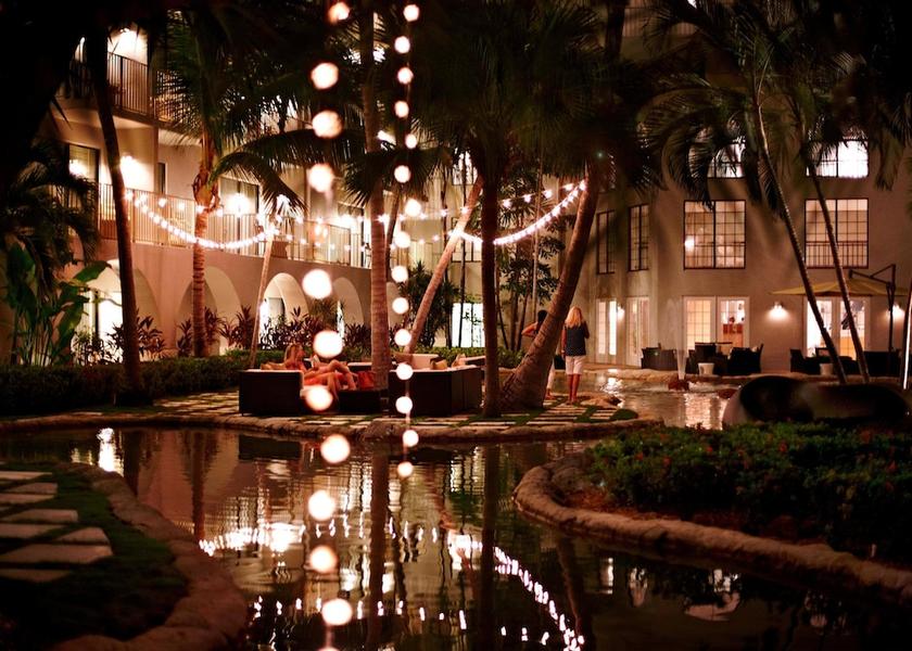  Seven Mile Beach Bar