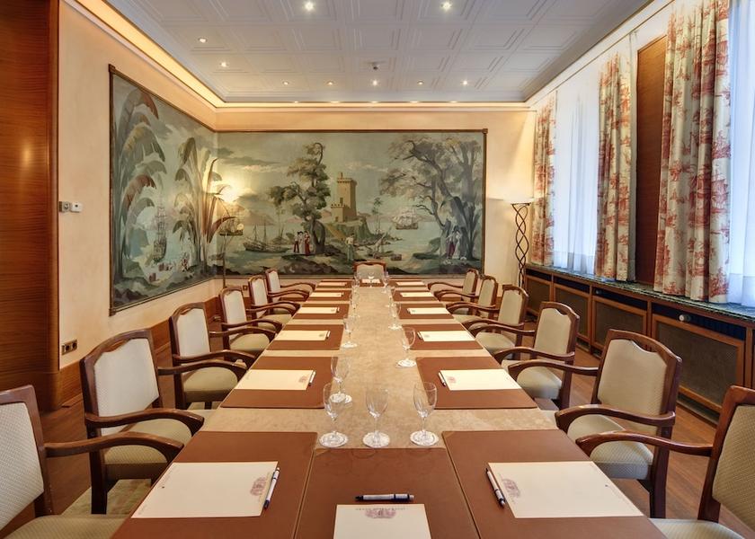  Luxembourg City Meeting Room