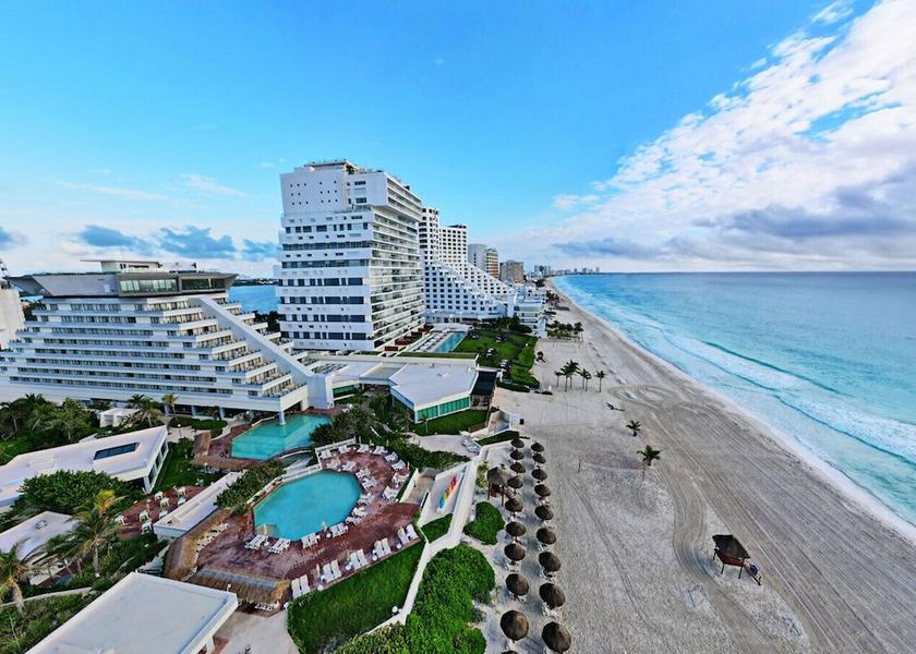 Quintana Roo Cancun Exterior Detail