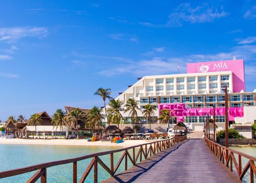 Quintana Roo Isla Mujeres Front of property