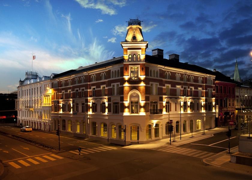 Front of property - evening/night