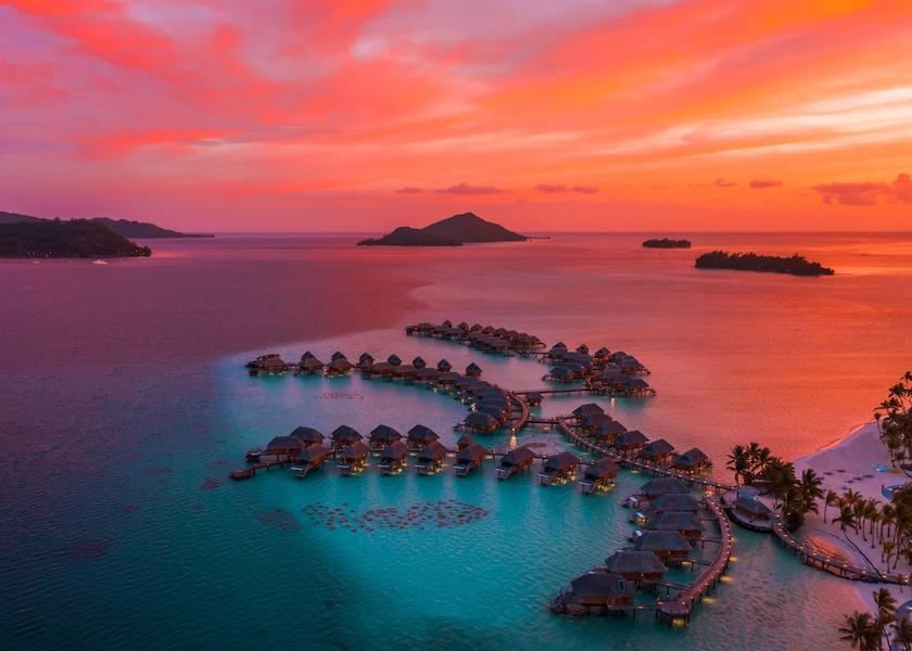  Bora Bora Exterior Detail
