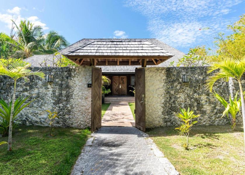  Bora Bora Hotel Exterior