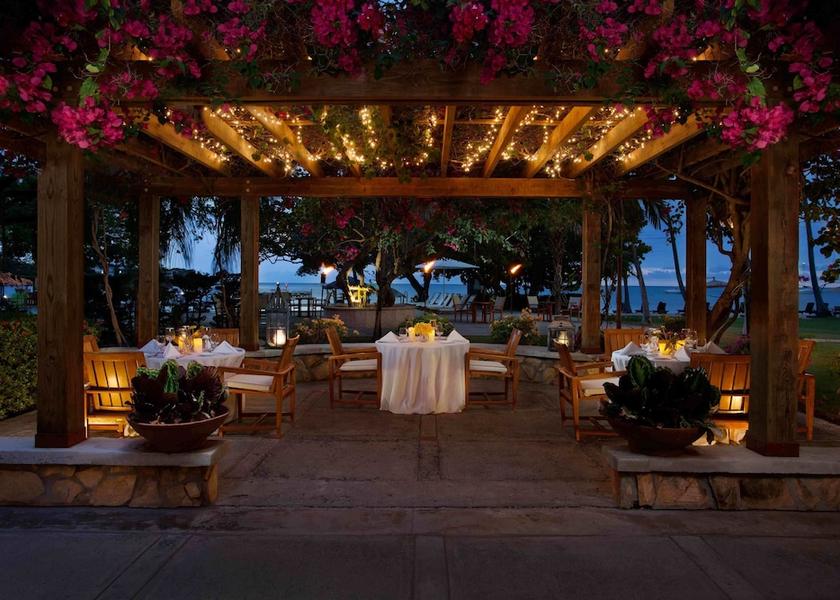 Guanica Outdoor Dining