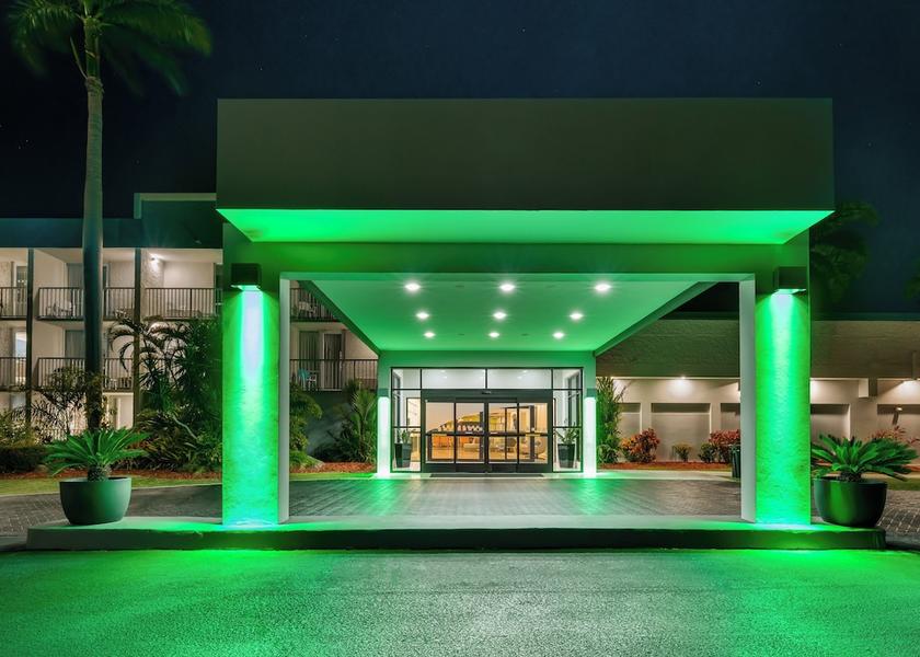  Ponce Exterior Detail