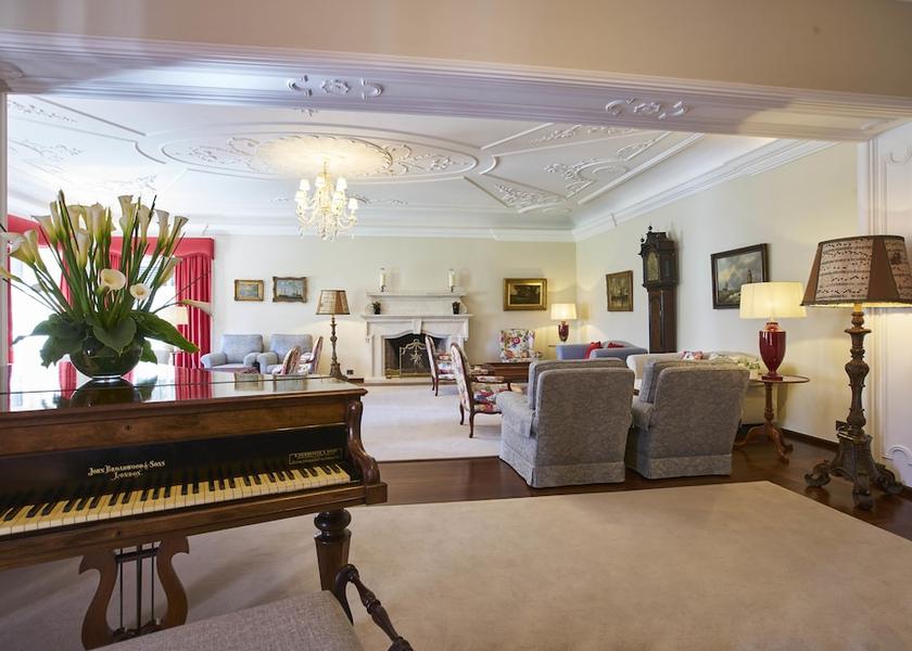 Madeira Region Funchal Lobby sitting area