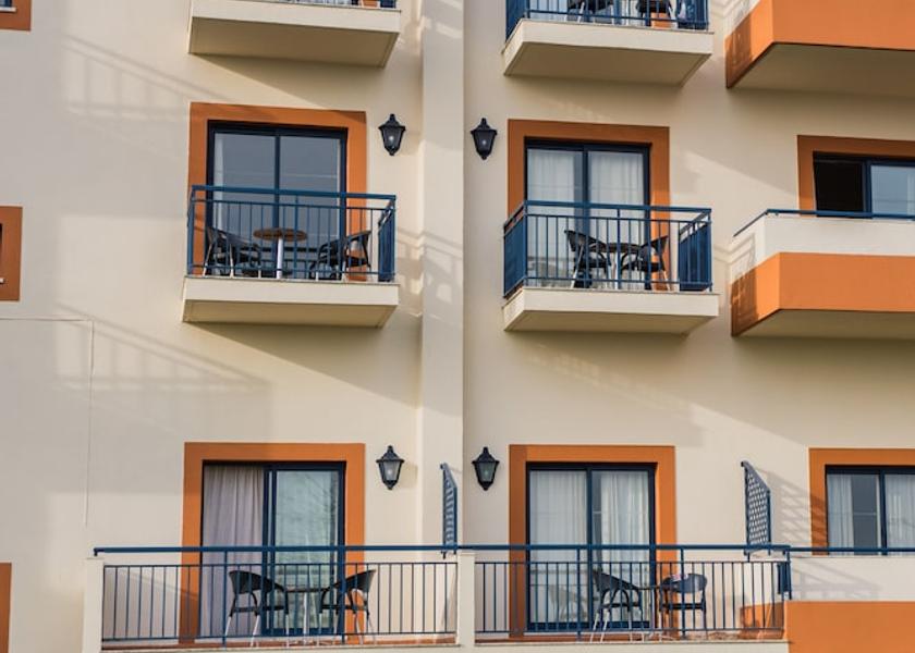Faro Tavira Front of property