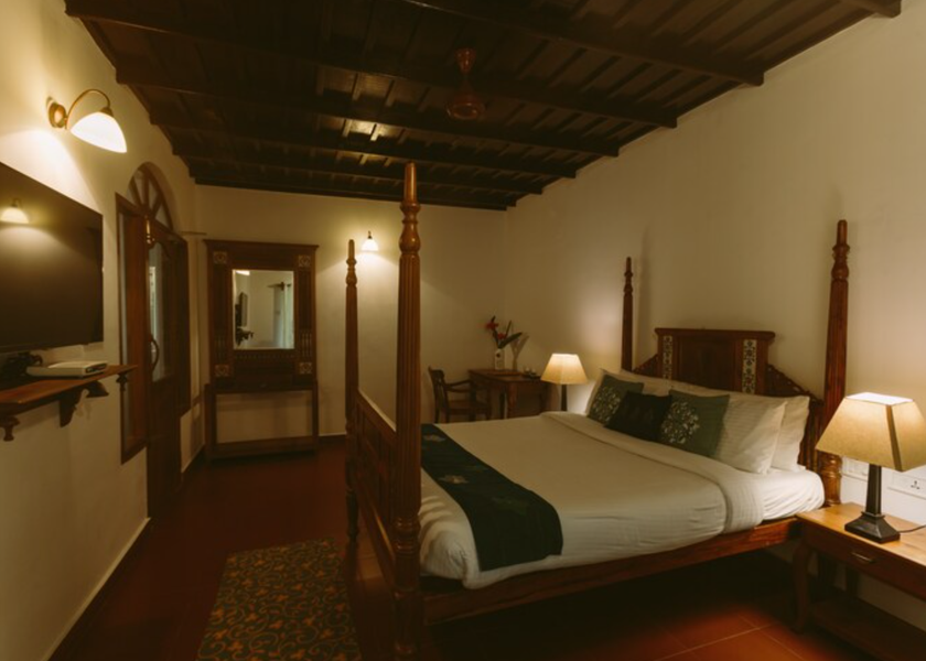 Kerala Alleppey Suite with Lake View