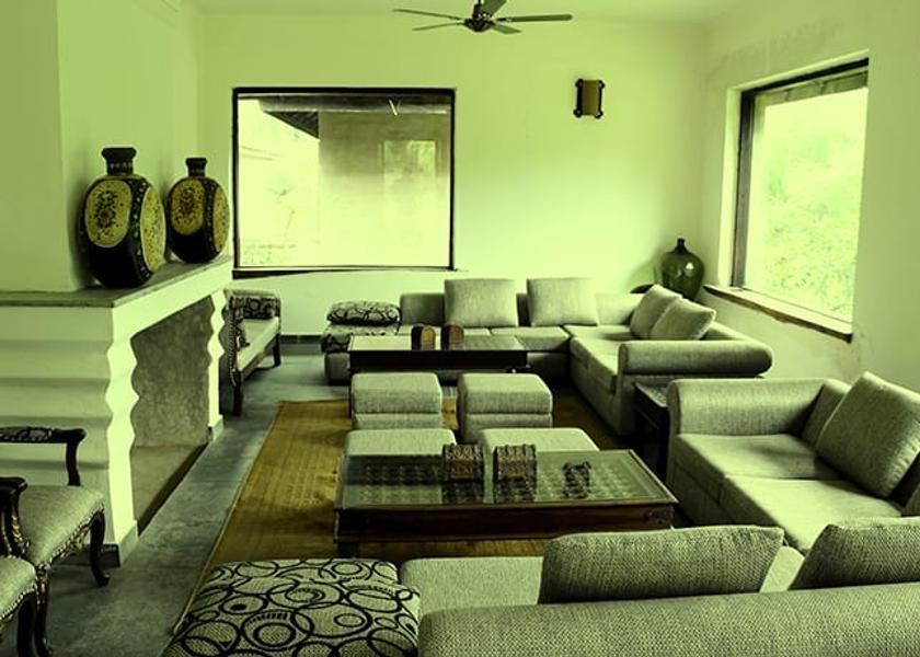 Madhya Pradesh Bandhavgarh sitting area
