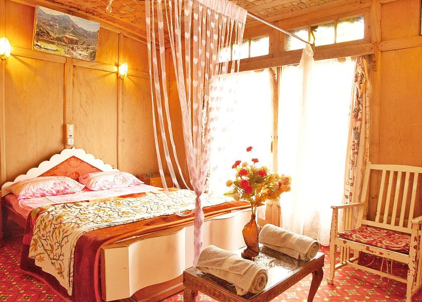 Jammu and Kashmir Srinagar Deluxe Triple Room