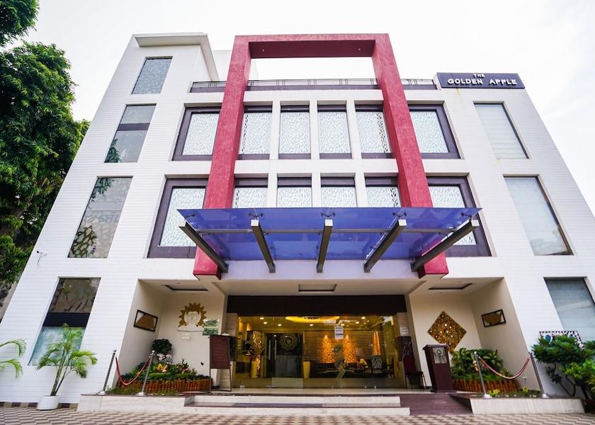 Uttar Pradesh Lucknow Front of property