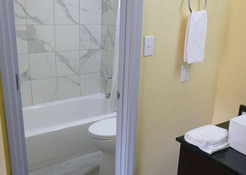 Alabama Muscle Shoals Bathroom