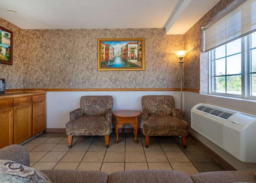 Arkansas Mountain Home Lobby