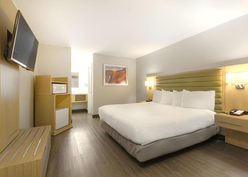 Arizona Flagstaff King Bed Accessible