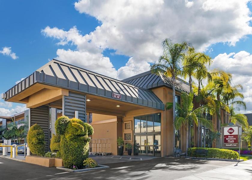 California Anaheim Exterior