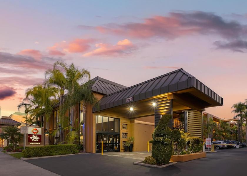 California Anaheim Exterior