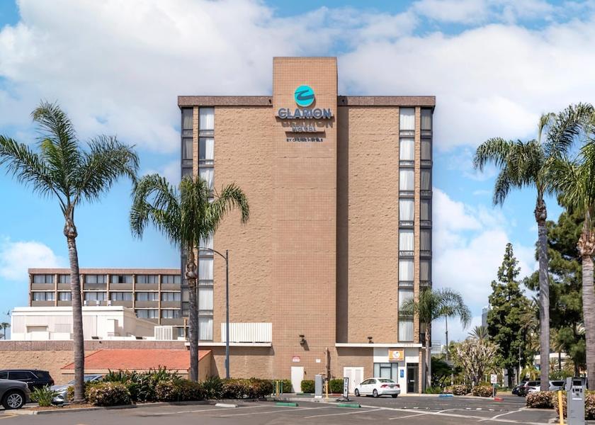 California Anaheim Exterior