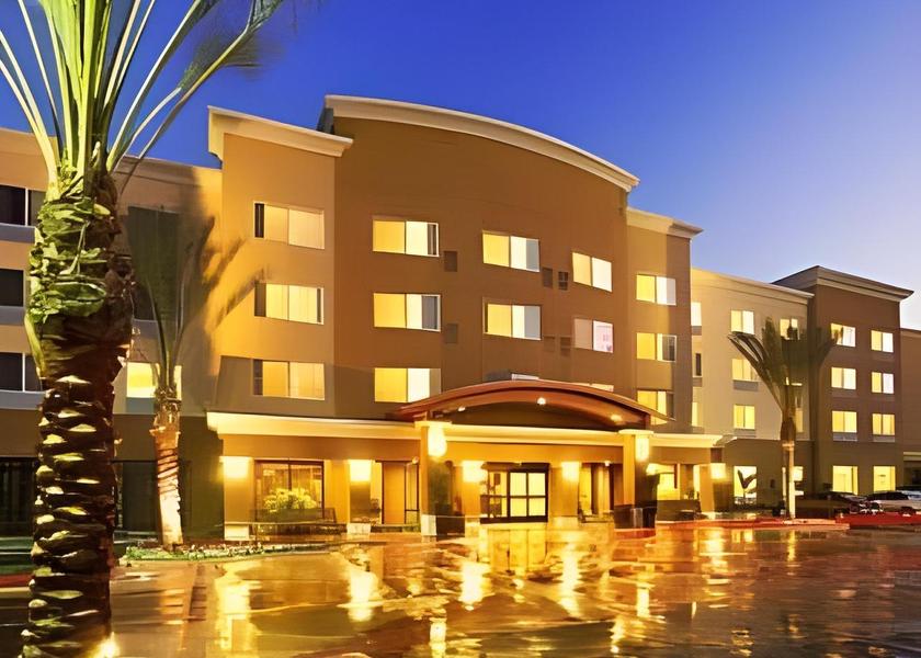 California Anaheim Hotel Exterior