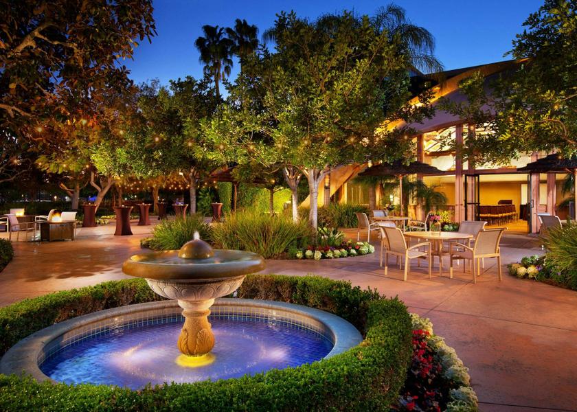 California Anaheim Hotel Exterior