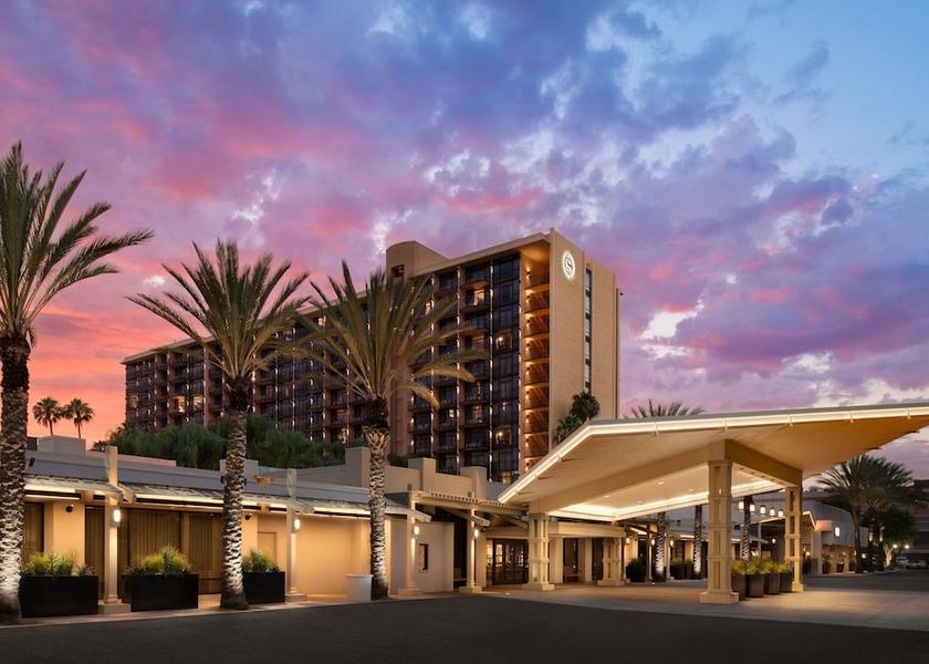 California Anaheim Exterior