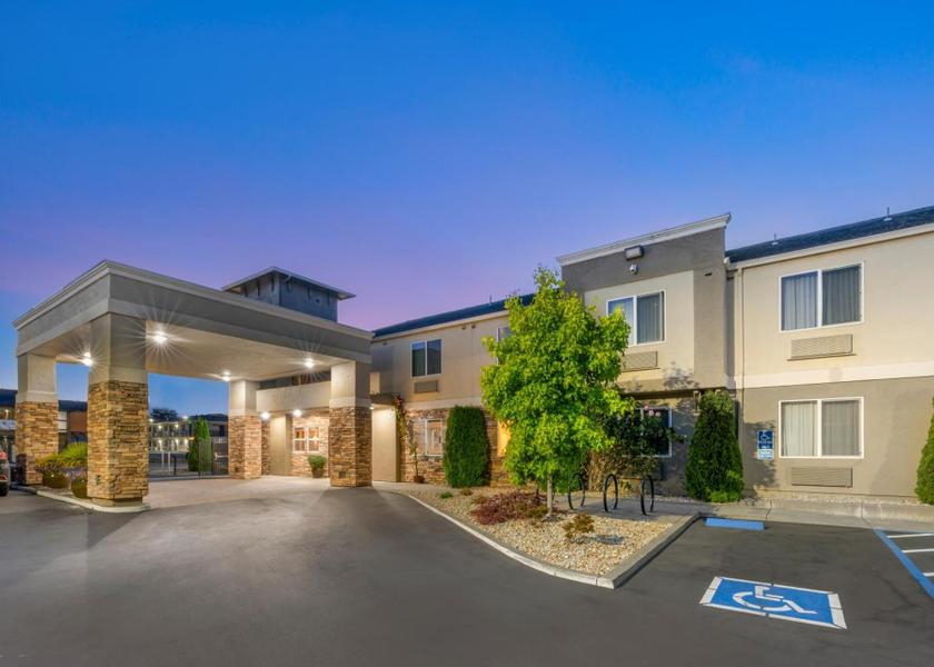 California Arcata exterior view